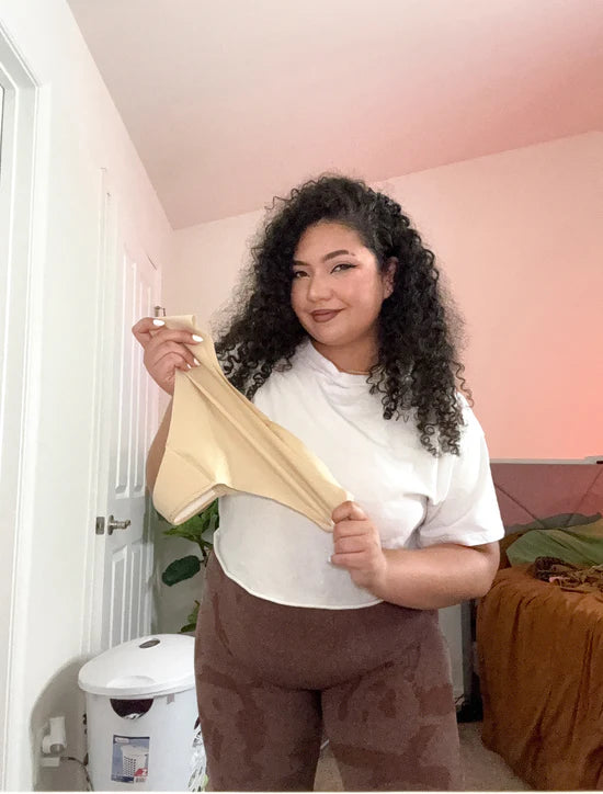 files/Copy_of_photo_holding_seamless_thong.jpg